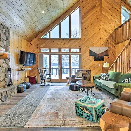 Crandon Cabin Getaway With Boat Dock And Deck!